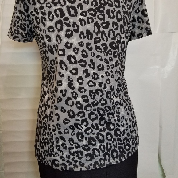 Kim Rogers Leopard Print Top Ruffle Blouse M Gray Black White Short Sleeve - Picture 3 of 6